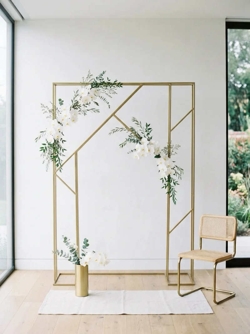 Minimalistyczna ścianka ślubna – geometria i czyste linie